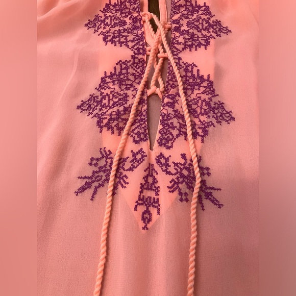 *💜2/20$*NWOT* American Eagle| Bright Pink Blouse with Purple Stitching Detail - Picture 2 of 3